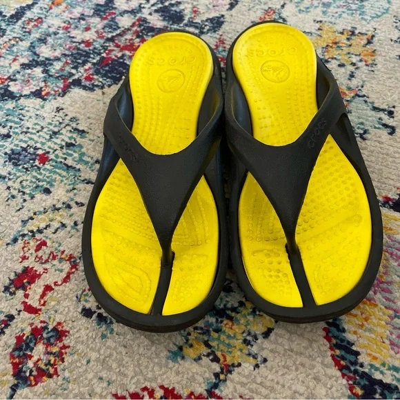 Crocs Athens Flip Flops Yellow Black Mens 11 Unisex Sandal Comfort - Picture 4 of 6